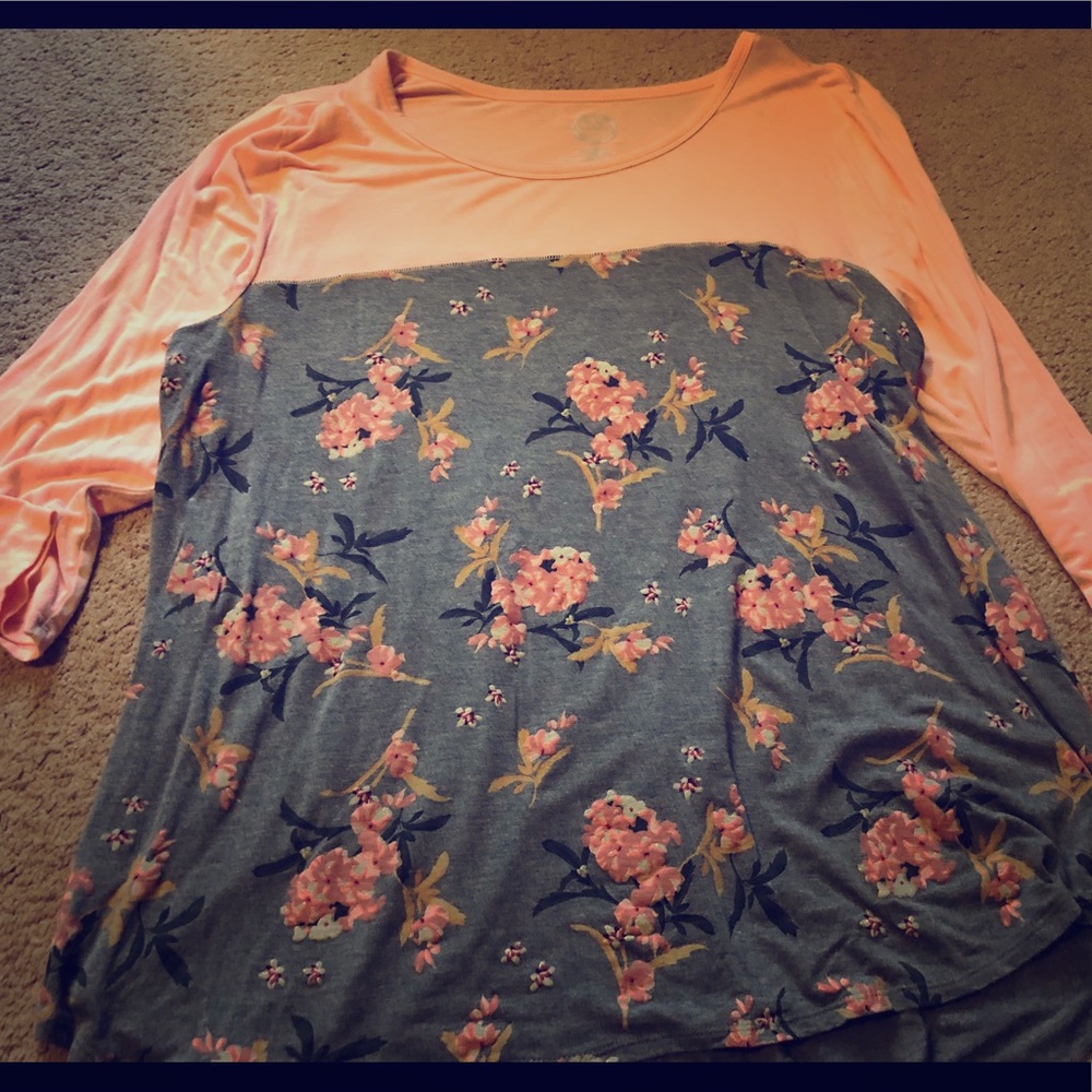 Maurices 3/4 length flowered shirt